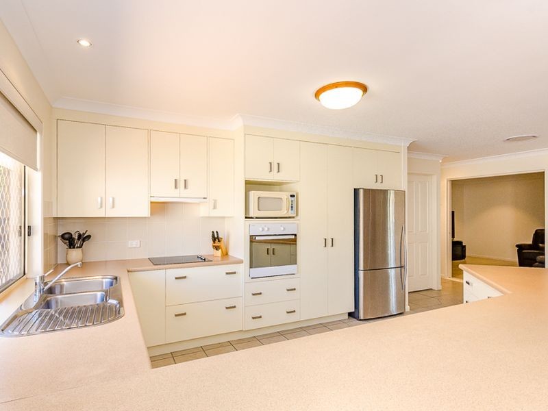 11 Buckingham Court, Telina QLD 4680