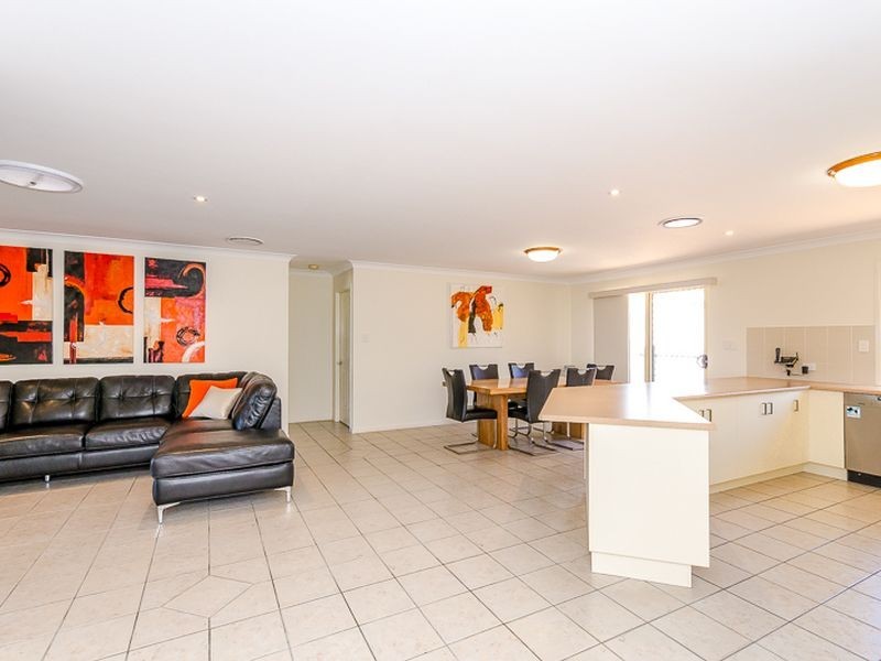 11 Buckingham Court, Telina QLD 4680