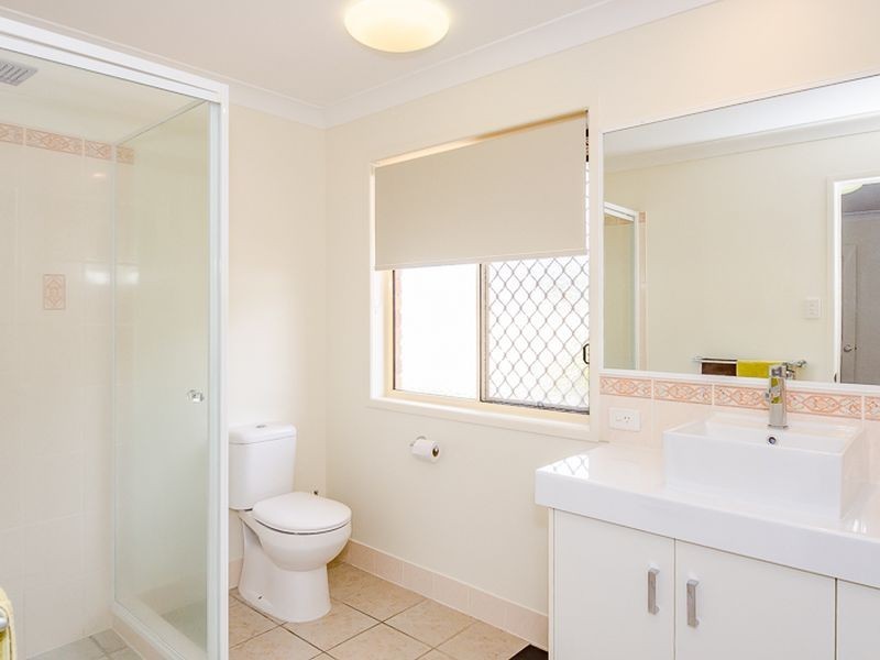 11 Buckingham Court, Telina QLD 4680