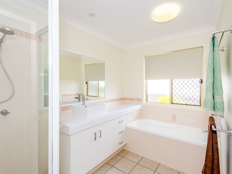 11 Buckingham Court, Telina QLD 4680