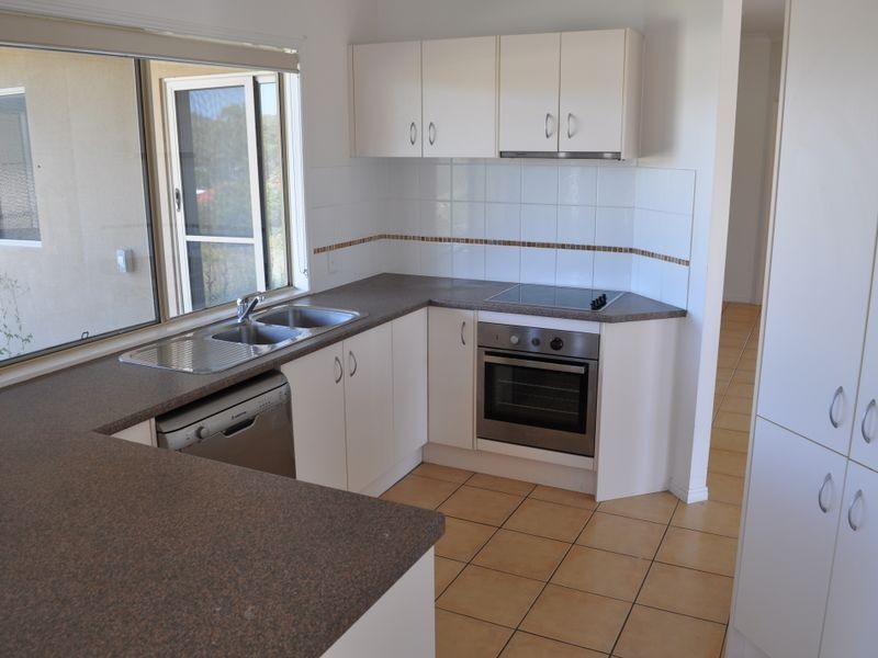 18 Viewpoint Way, New Auckland QLD 4680