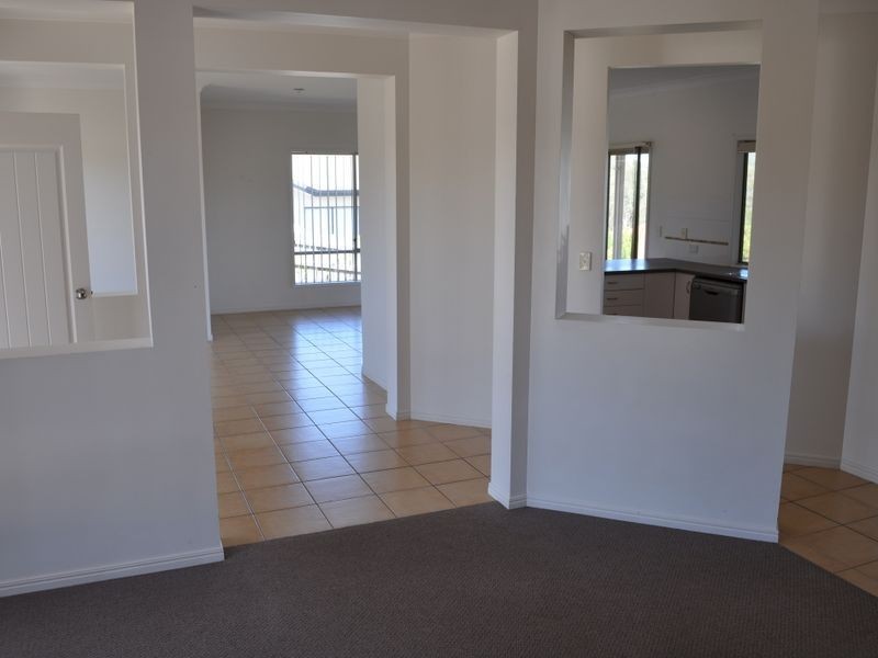 18 Viewpoint Way, New Auckland QLD 4680