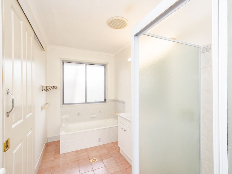 21 Curtis avenue, Boyne Island QLD 4680