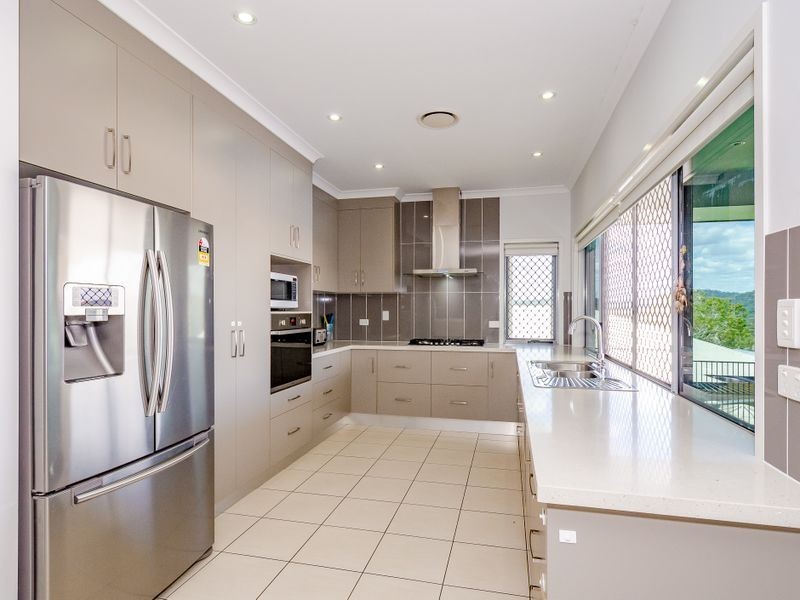 31 Dartmouth Close, Clinton QLD 4680