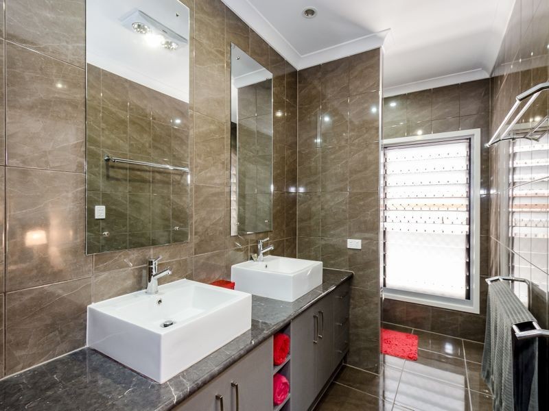31 Dartmouth Close, Clinton QLD 4680