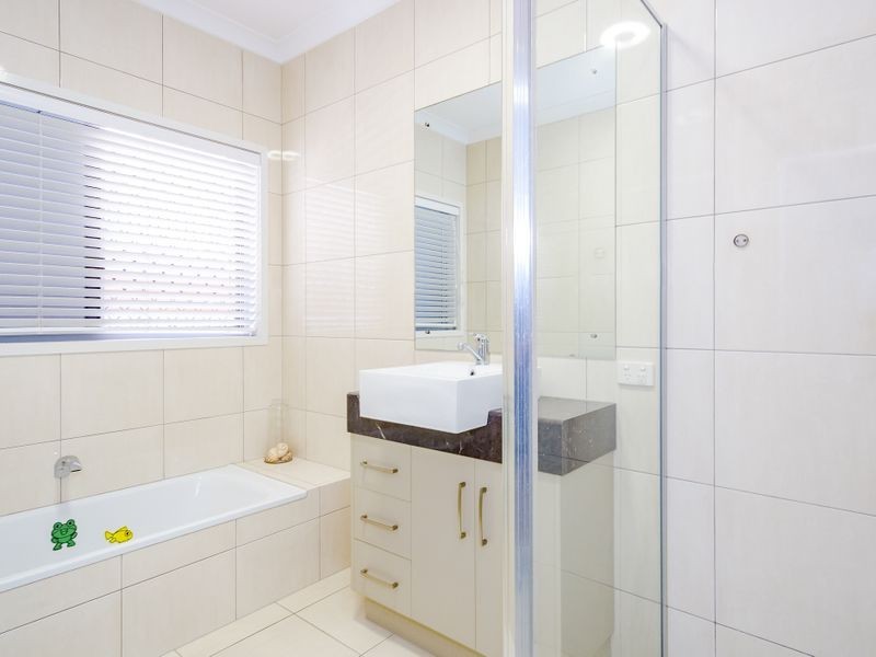 31 Dartmouth Close, Clinton QLD 4680
