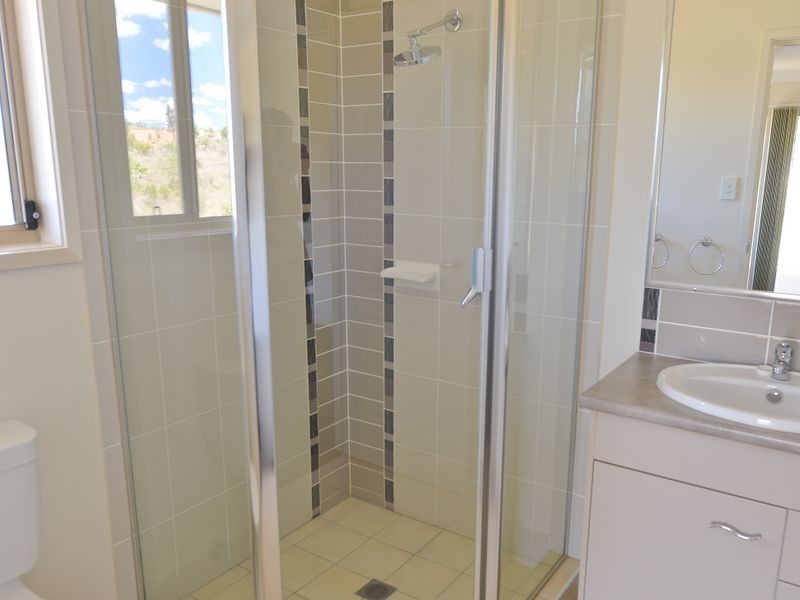 3 Springbrook Terrace, New Auckland QLD 4680