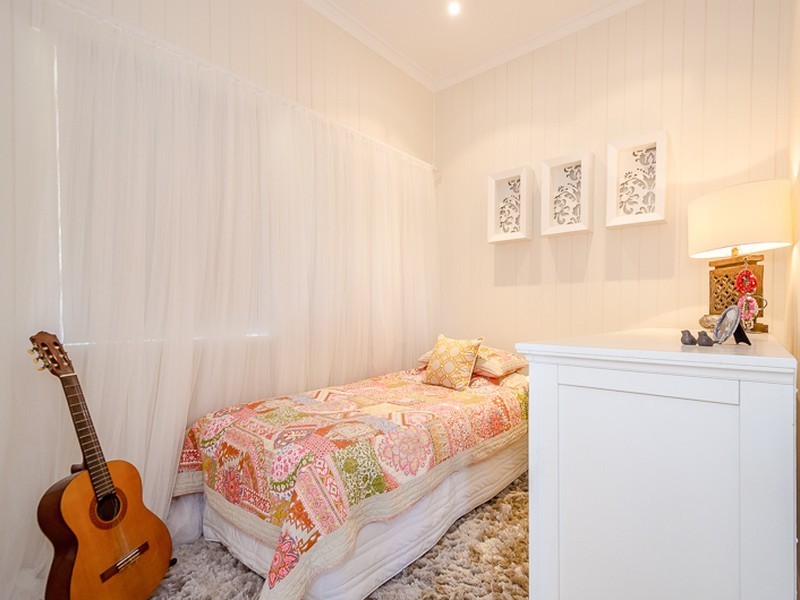 17 Scenery Street, West Gladstone QLD 4680