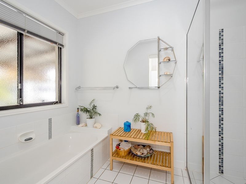 15 Ronald Crescent, Benaraby QLD 4680