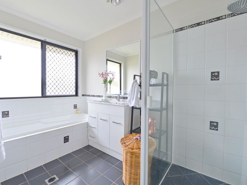 6 Southern Cross Close, Telina QLD 4680
