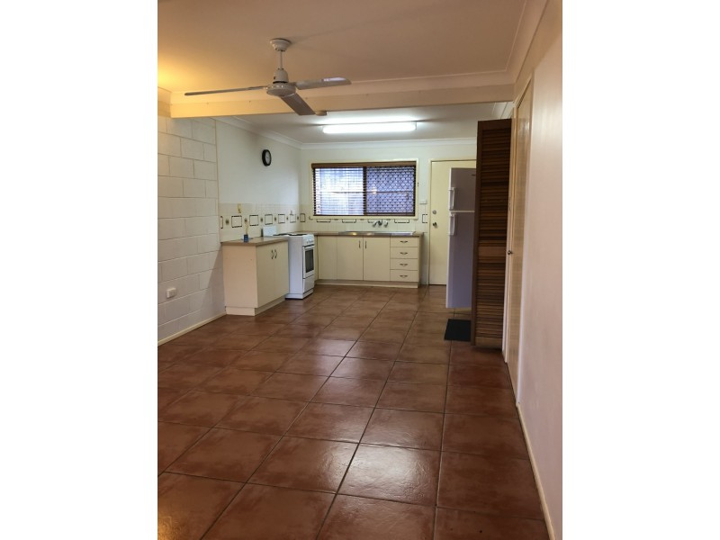 Unit 2/17 Roberts Street, South Gladstone QLD 4680