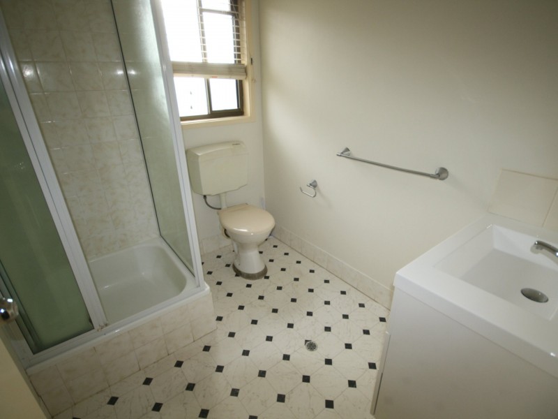 Unit 2/17 Roberts Street, South Gladstone QLD 4680