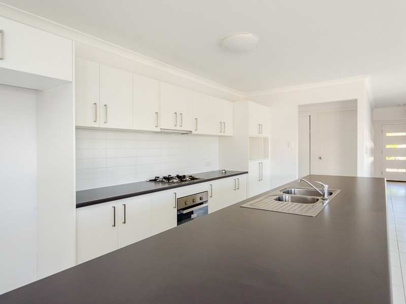 1 Bragg Court, Kirkwood QLD 4680