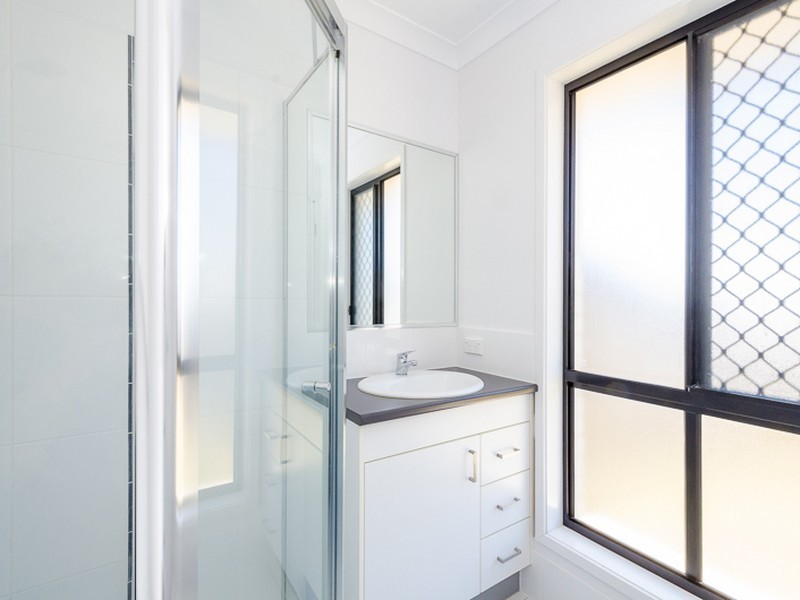 1 Bragg Court, Kirkwood QLD 4680