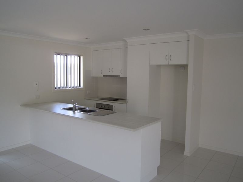 10 Giles Street, Glen Eden QLD 4680