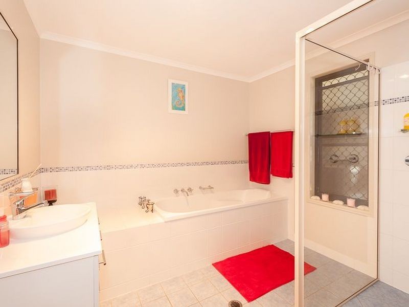 30 Reinaerhoff Crescent, Glen Eden QLD 4680