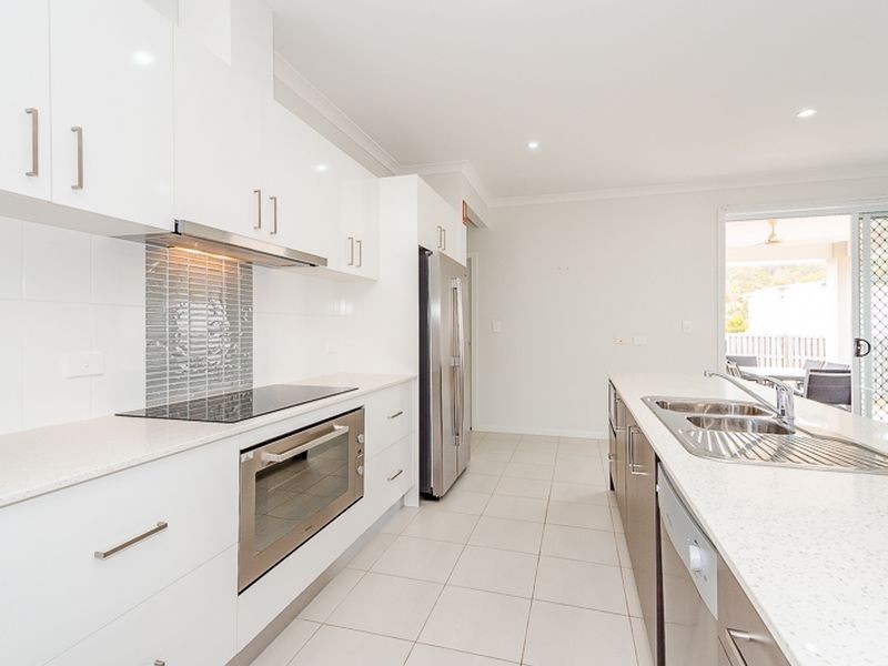 3 Bushlark Place, New Auckland QLD 4680