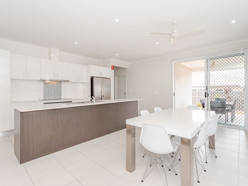 3 Bushlark Place, New Auckland QLD 4680