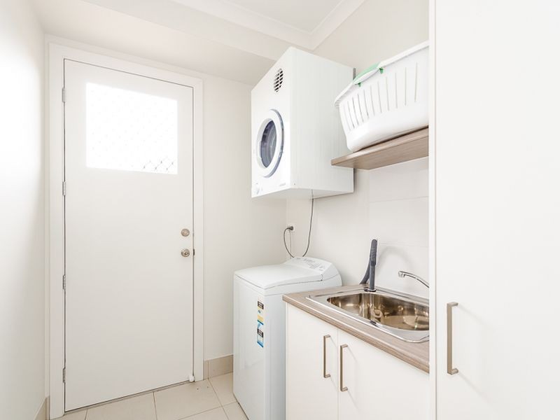 3 Bushlark Place, New Auckland QLD 4680