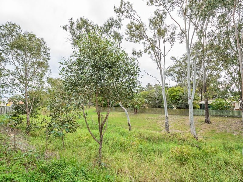 8 Dean Street, Glen Eden QLD 4680