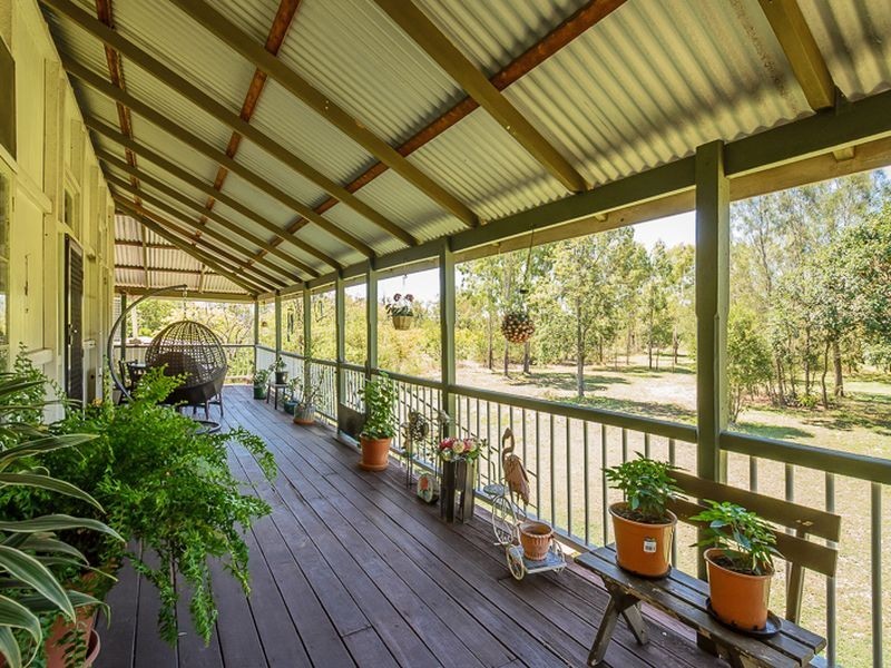 54061 Bruce Highway, Mount Larcom QLD 4695