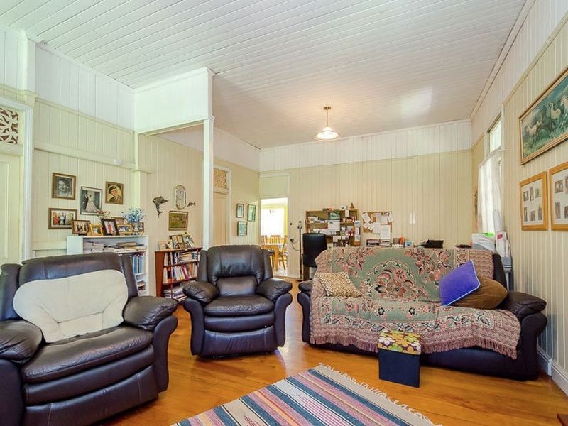 54061 Bruce Highway, Mount Larcom QLD 4695