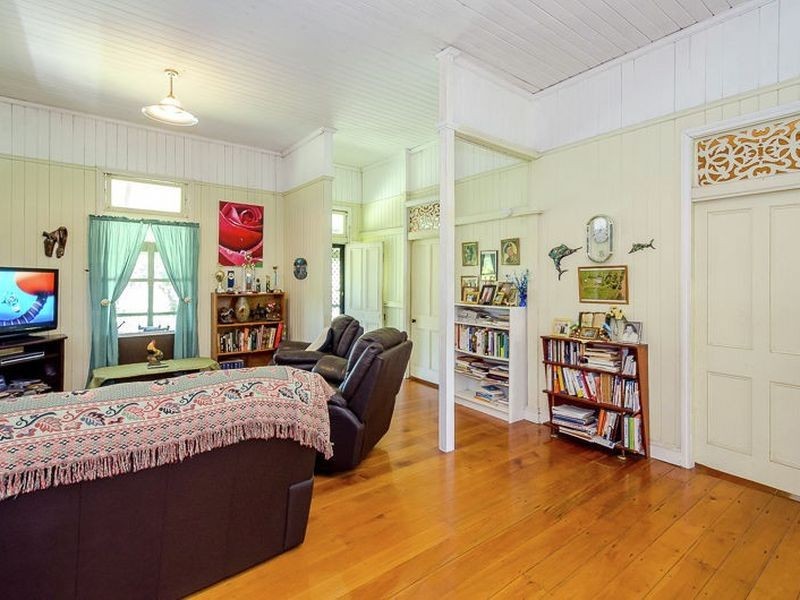 54061 Bruce Highway, Mount Larcom QLD 4695