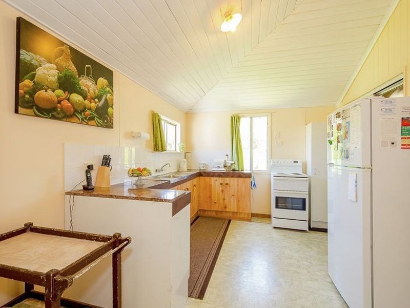 54061 Bruce Highway, Mount Larcom QLD 4695