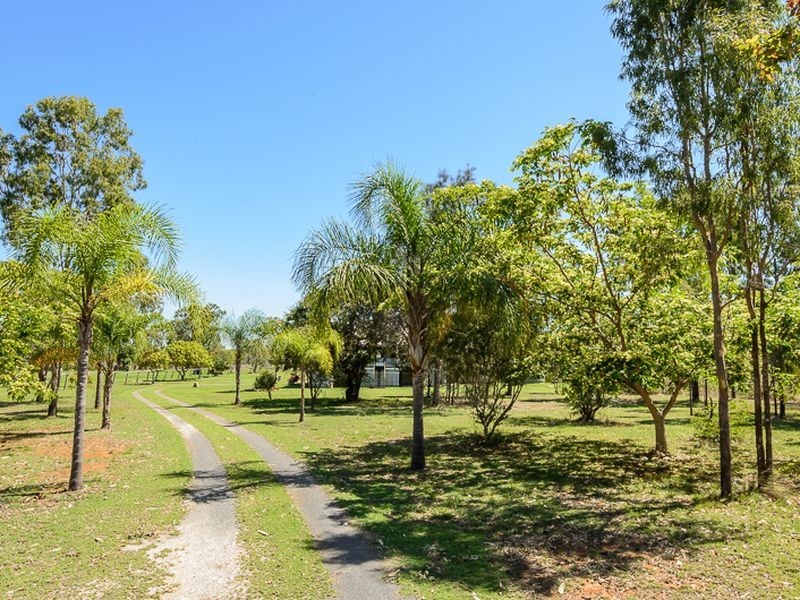 54061 Bruce Highway, Mount Larcom QLD 4695