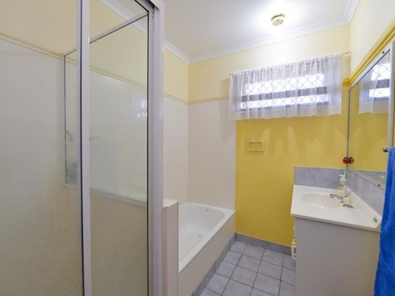 3 Walters Avenue, West Gladstone QLD 4680