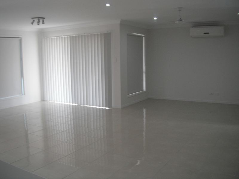 17 Dartmouth Close, Clinton QLD 4680