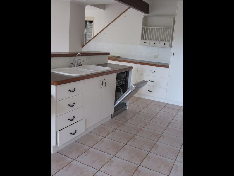 2 NELUNA RISE, Gladstone QLD 4680