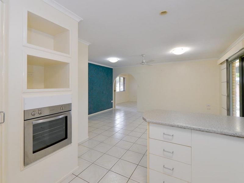 10 Weatherly Court, Clinton QLD 4680