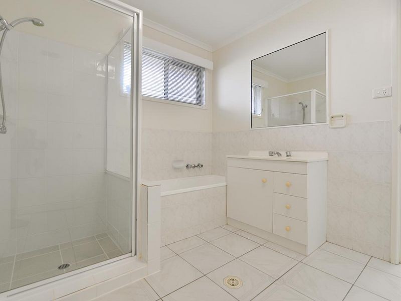 10 Weatherly Court, Clinton QLD 4680