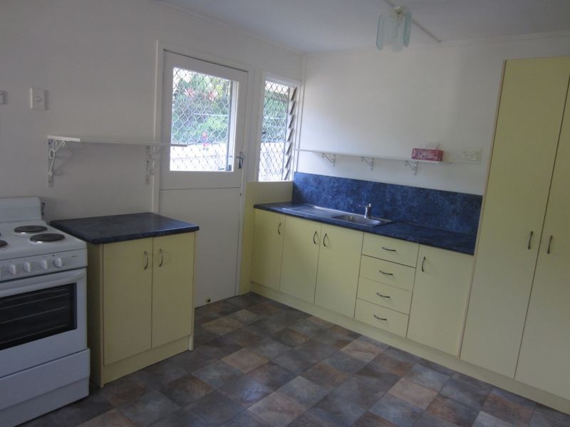 33 CHARLES STREET, West Gladstone QLD 4680