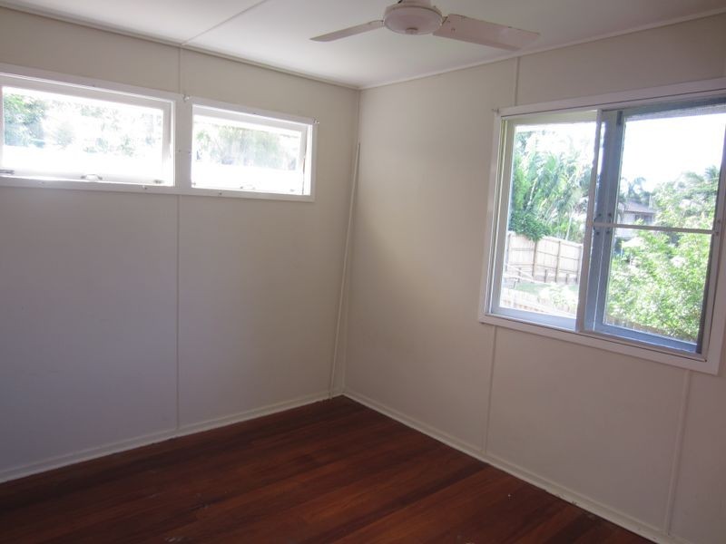 33 CHARLES STREET, West Gladstone QLD 4680