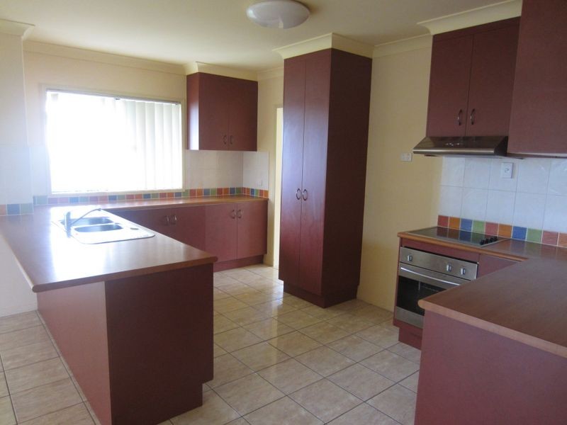 8 Stitt Close, Glen Eden QLD 4680