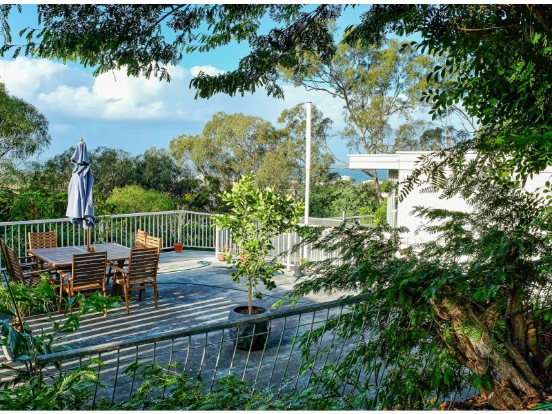 222 Goondoon Street, South Gladstone QLD 4680