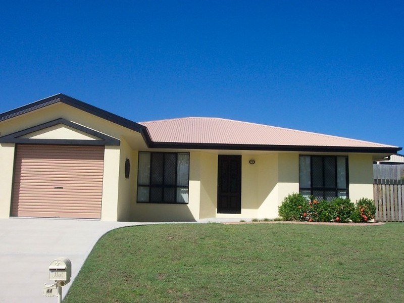 44 Witney Street, Telina QLD 4680