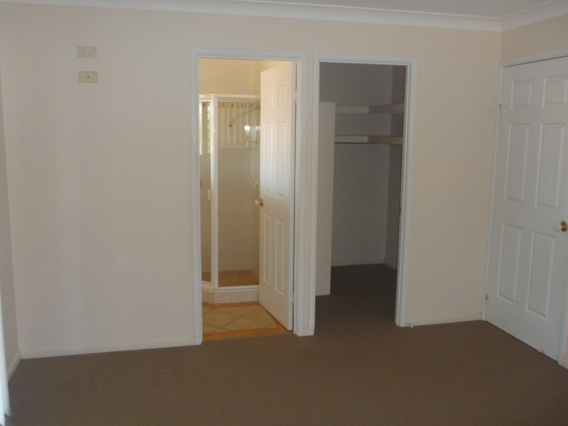 15 Wivenhoe Close, Clinton QLD 4680