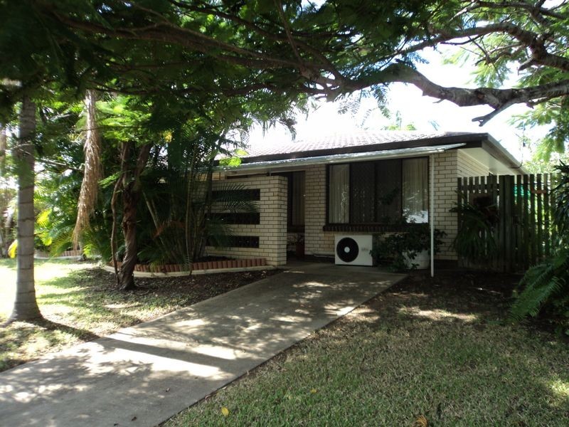 33 HANSEN CRESCENT, Clinton QLD 4680