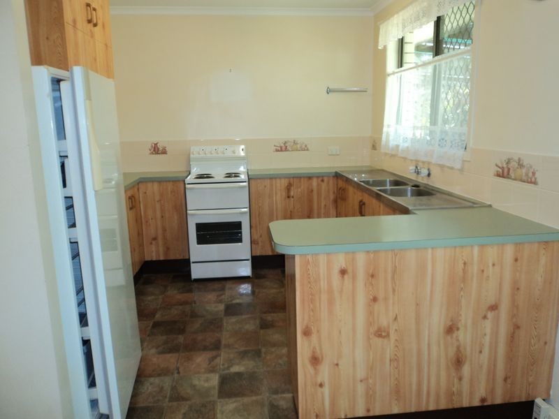 33 HANSEN CRESCENT, Clinton QLD 4680