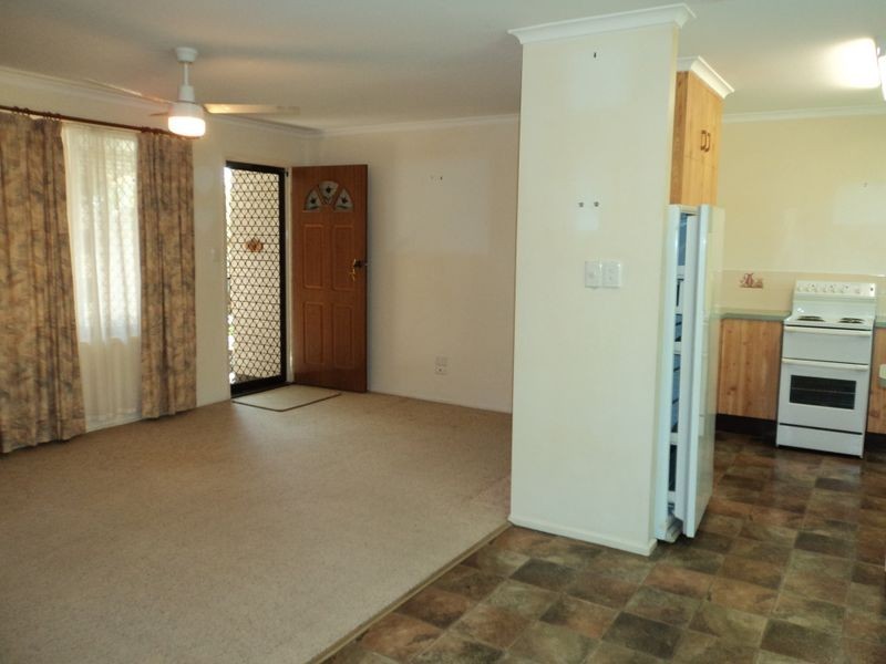 33 HANSEN CRESCENT, Clinton QLD 4680