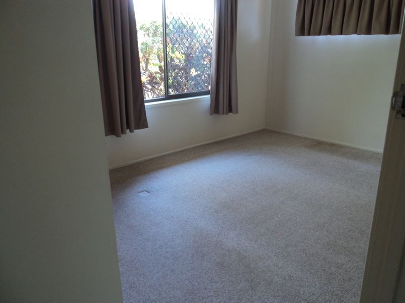 33 HANSEN CRESCENT, Clinton QLD 4680