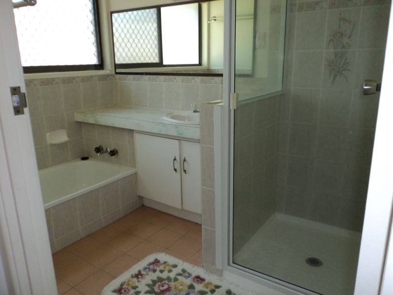 33 HANSEN CRESCENT, Clinton QLD 4680