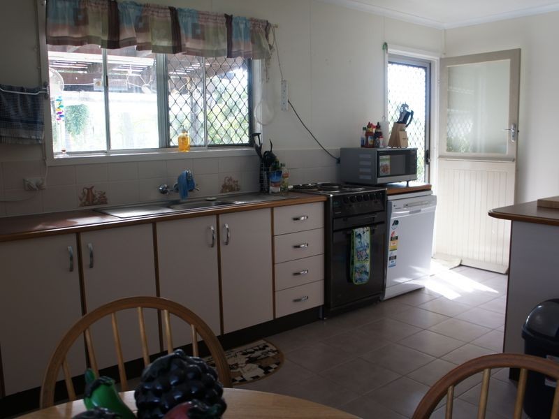 18 JAVELIN STREET, Toolooa QLD 4680