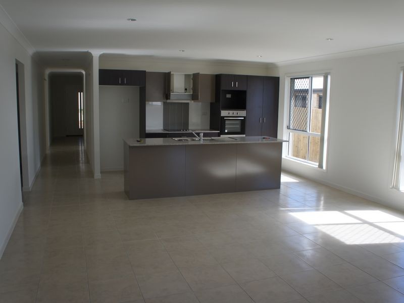 31 Iris Road, Kirkwood QLD 4680