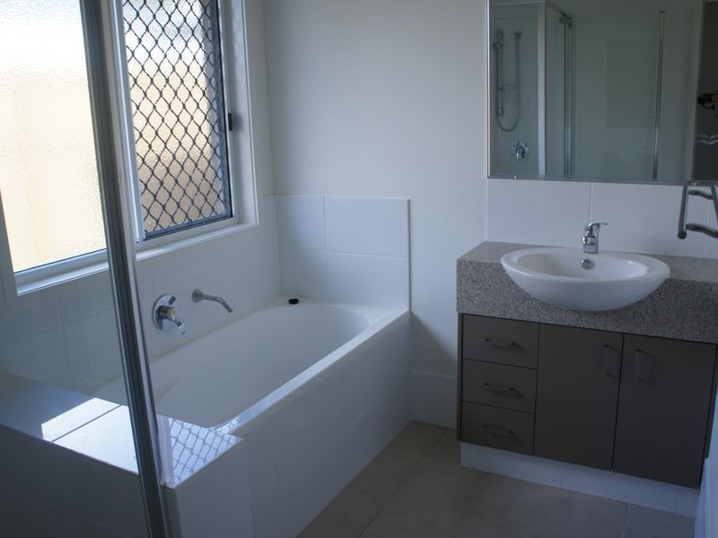 31 Iris Road, Kirkwood QLD 4680