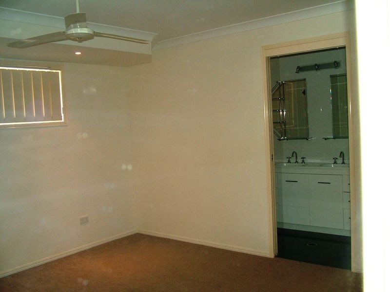 5 Daydream Drive, Clinton QLD 4680