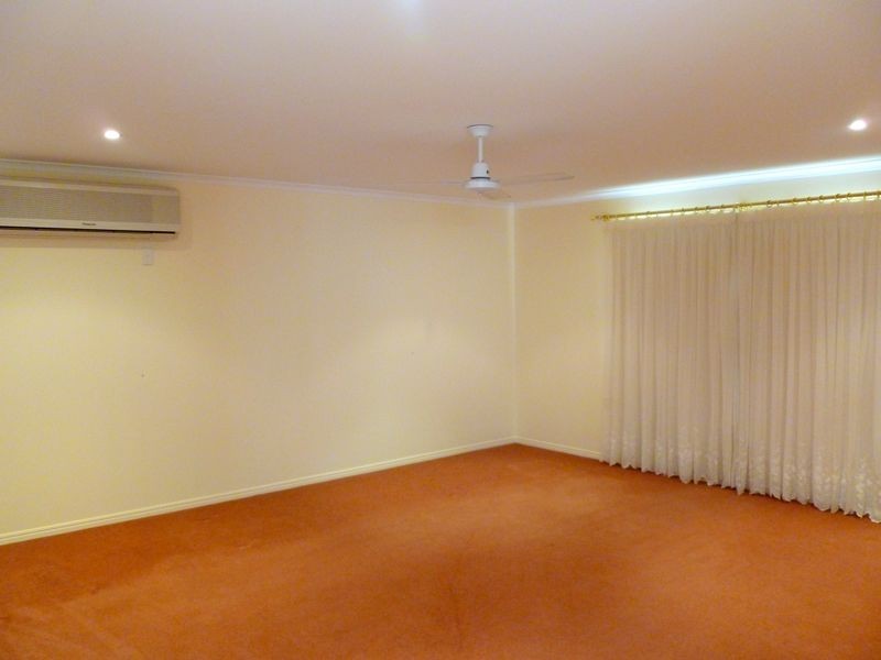 16 Bristol Place, Clinton QLD 4680